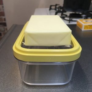 バターを「どすん」と150g