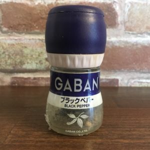 ミルと一体型になったGABANの黒コショウ。10年使ってます。